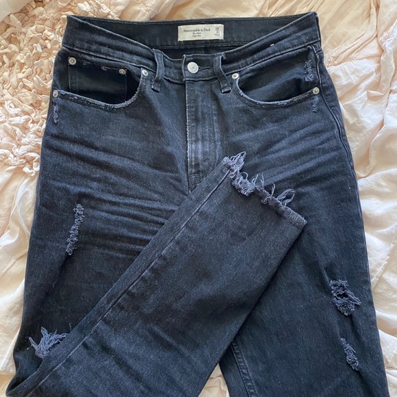 Abercrombie Mom High Rise Jeans - Picture 4 of 5